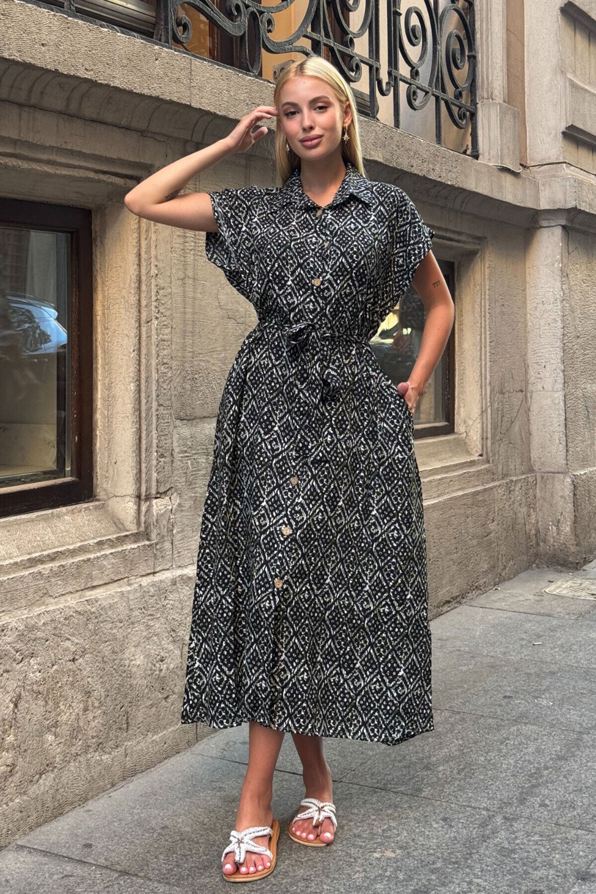 Siyah Kemerli Desenli Dokuma Gömlek Elbise