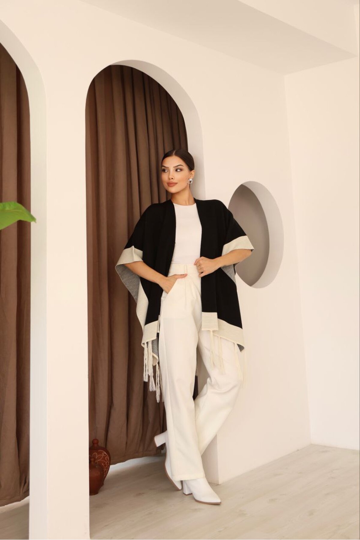 Siyah Püsküllü Renk Bloklu Kışlık Triko Panço