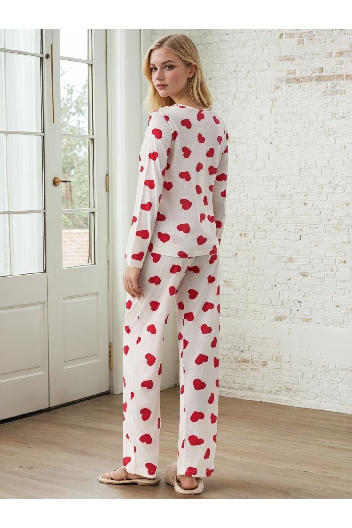 Uzun Kollu Kalp Desenli Pijama Seti