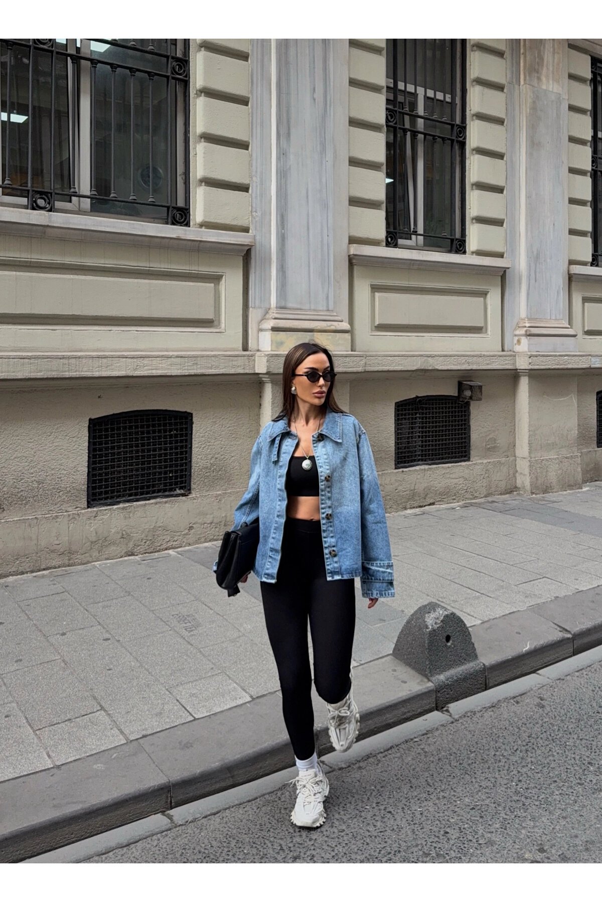 Yaka Detaylı Rahat Kesim Denim Ceket