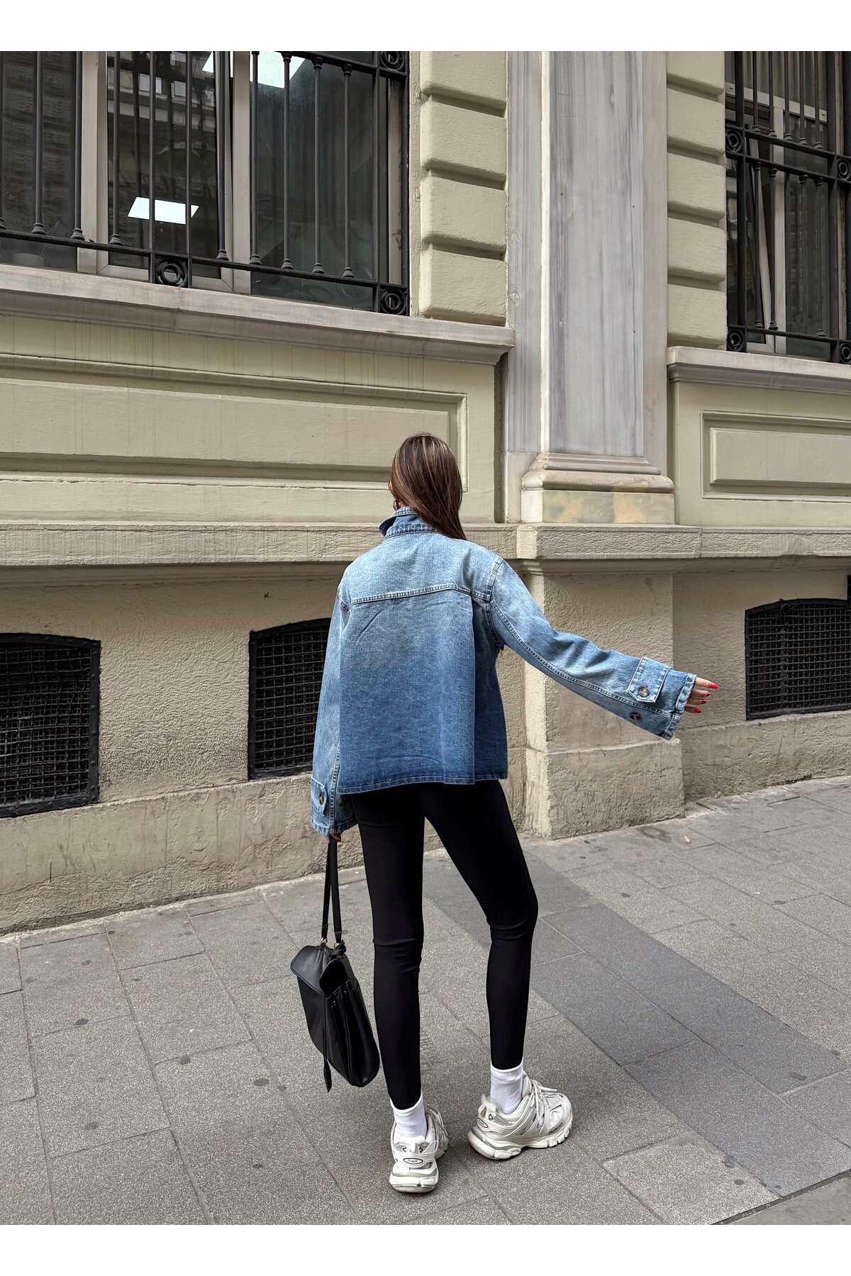 Yaka Detaylı Rahat Kesim Denim Ceket