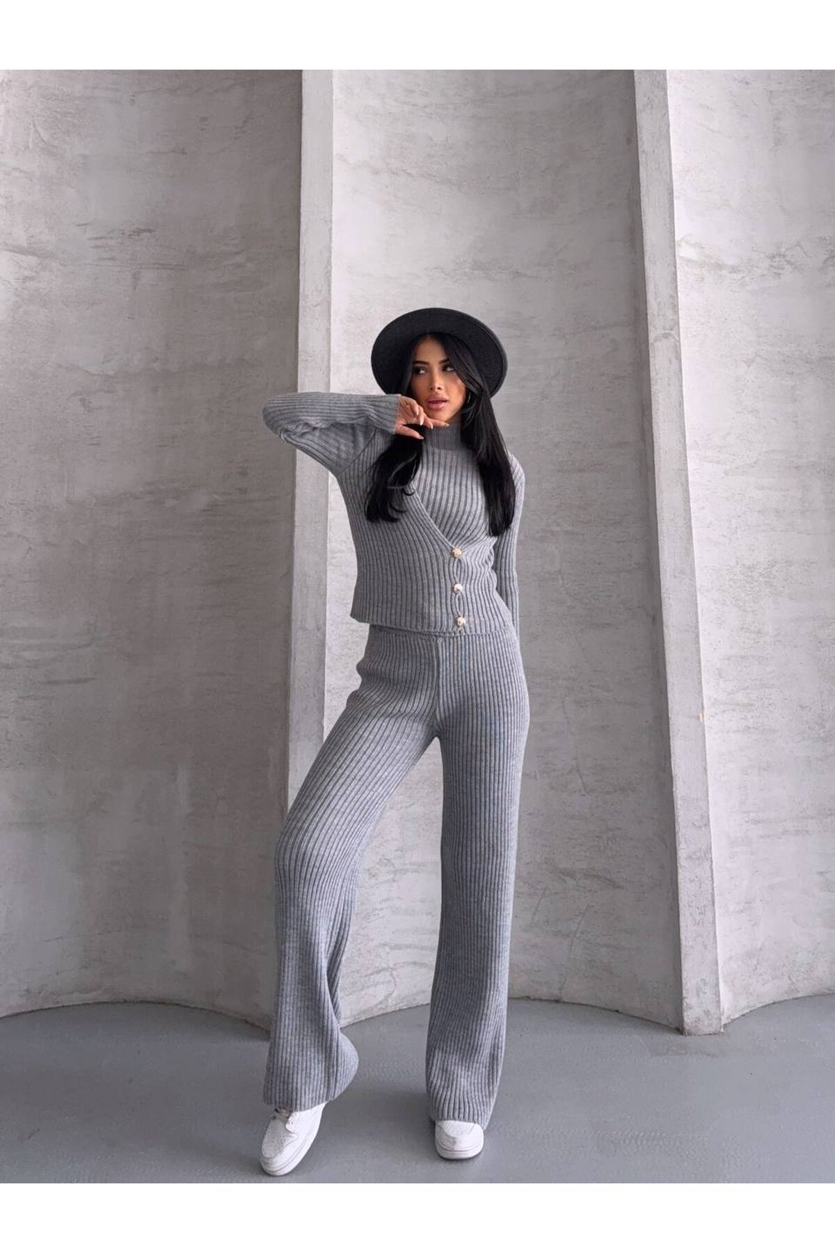 Yandan Düğme Detaylı Triko Takım