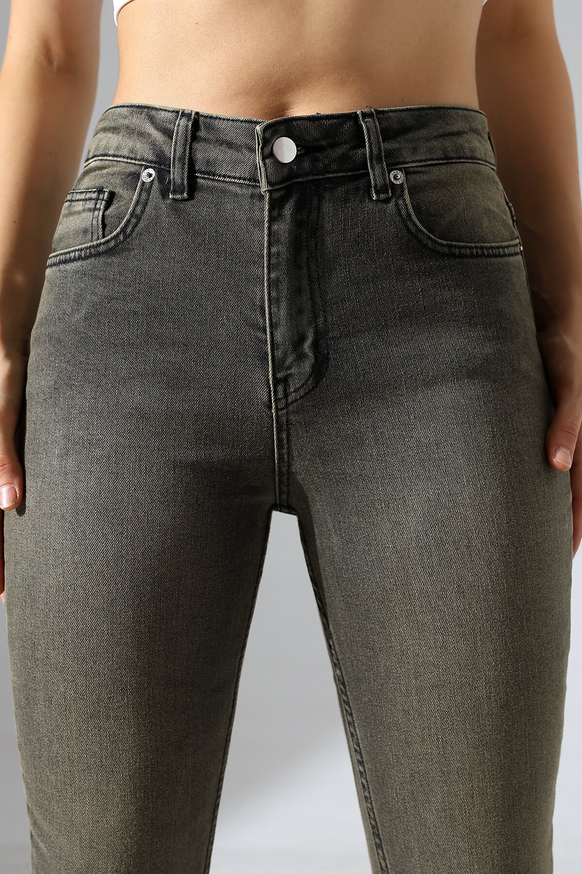 Yüksek Bel Dar Paça Yıkamalı Kadın Jean Haki Gri