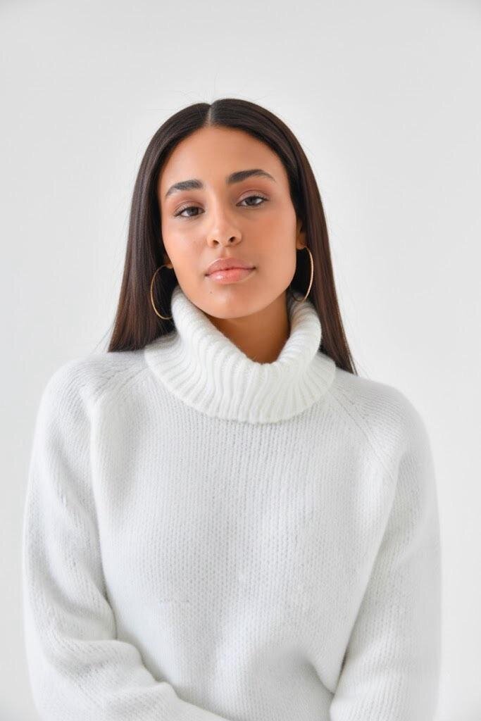 Beyaz Balıkçı Yaka Oversize Triko Kazak