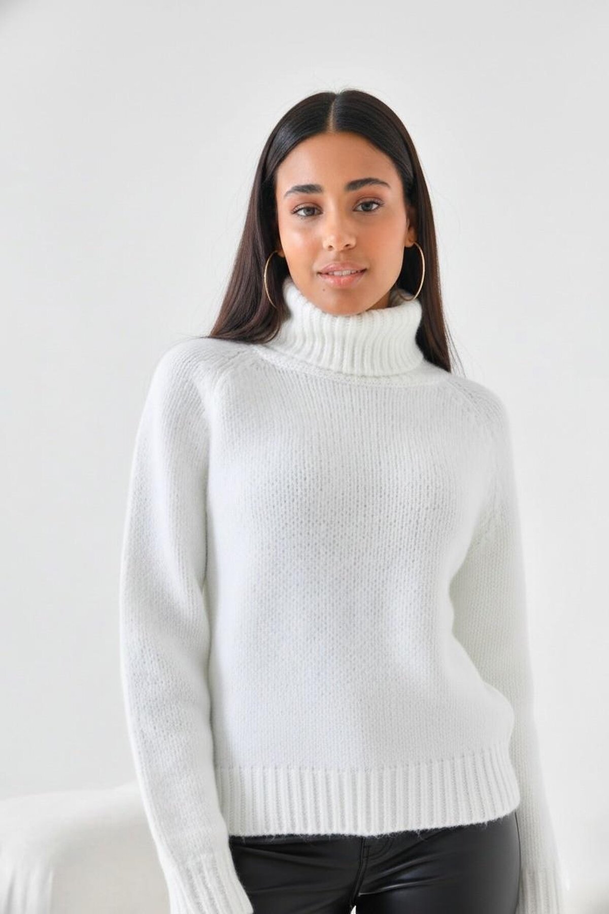 Beyaz Balıkçı Yaka Oversize Triko Kazak