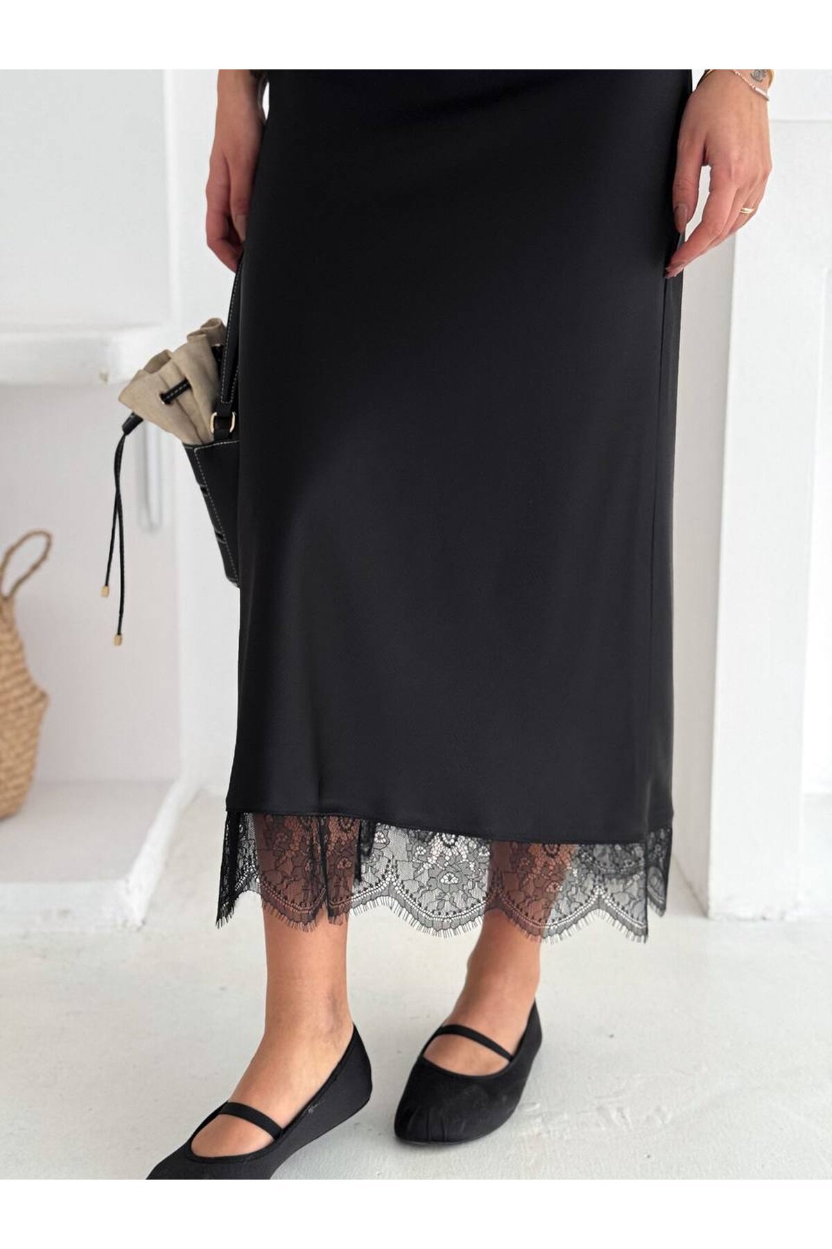 Dantel Detay Saten Uzun Etek