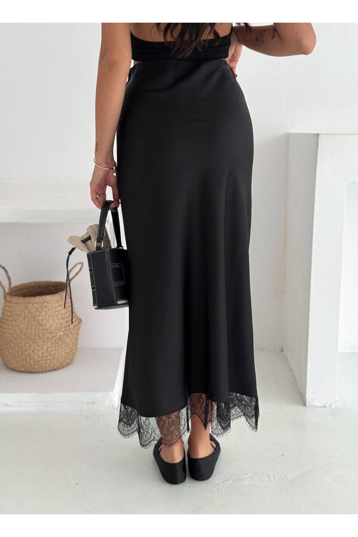 Dantel Detay Saten Uzun Etek