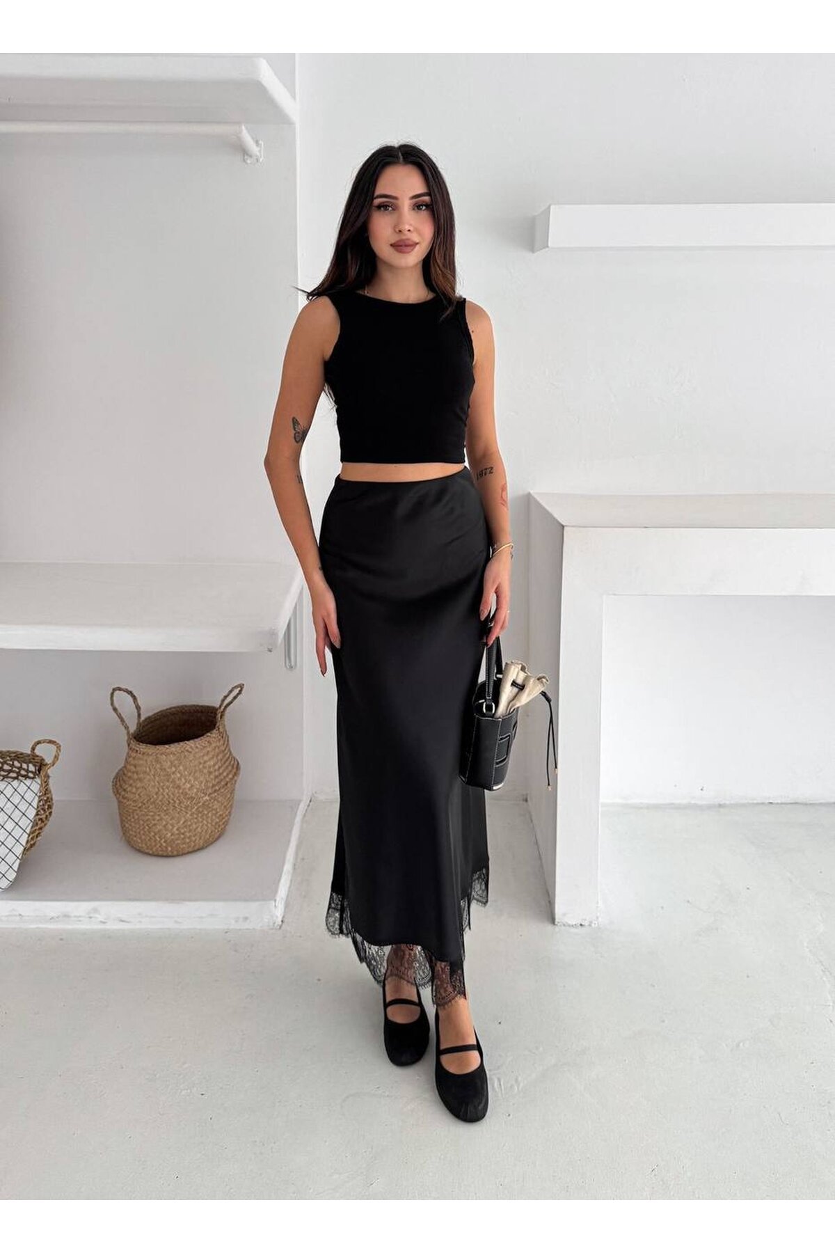 Dantel Detay Saten Uzun Etek