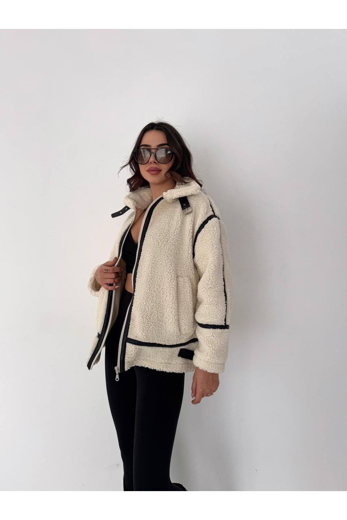 Deri Biyeli Fermuarlı Peluş Mont