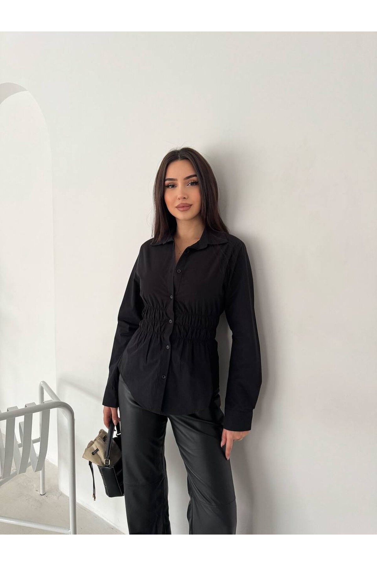 Kadın Bel Büzgülü Uzun Kollu Siyah Gömlek