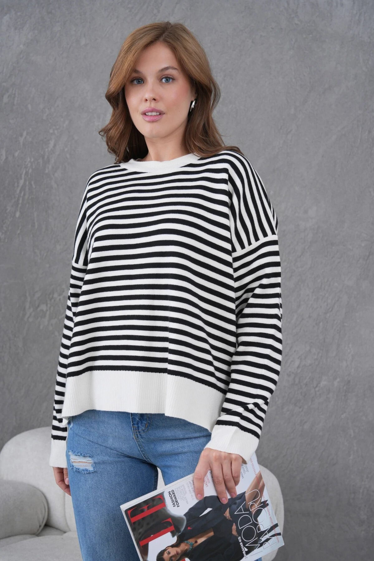 Kadın Bisiklet Yaka Nakış Detay Yırtmaçlı Oversize Çizgili Triko Kazak