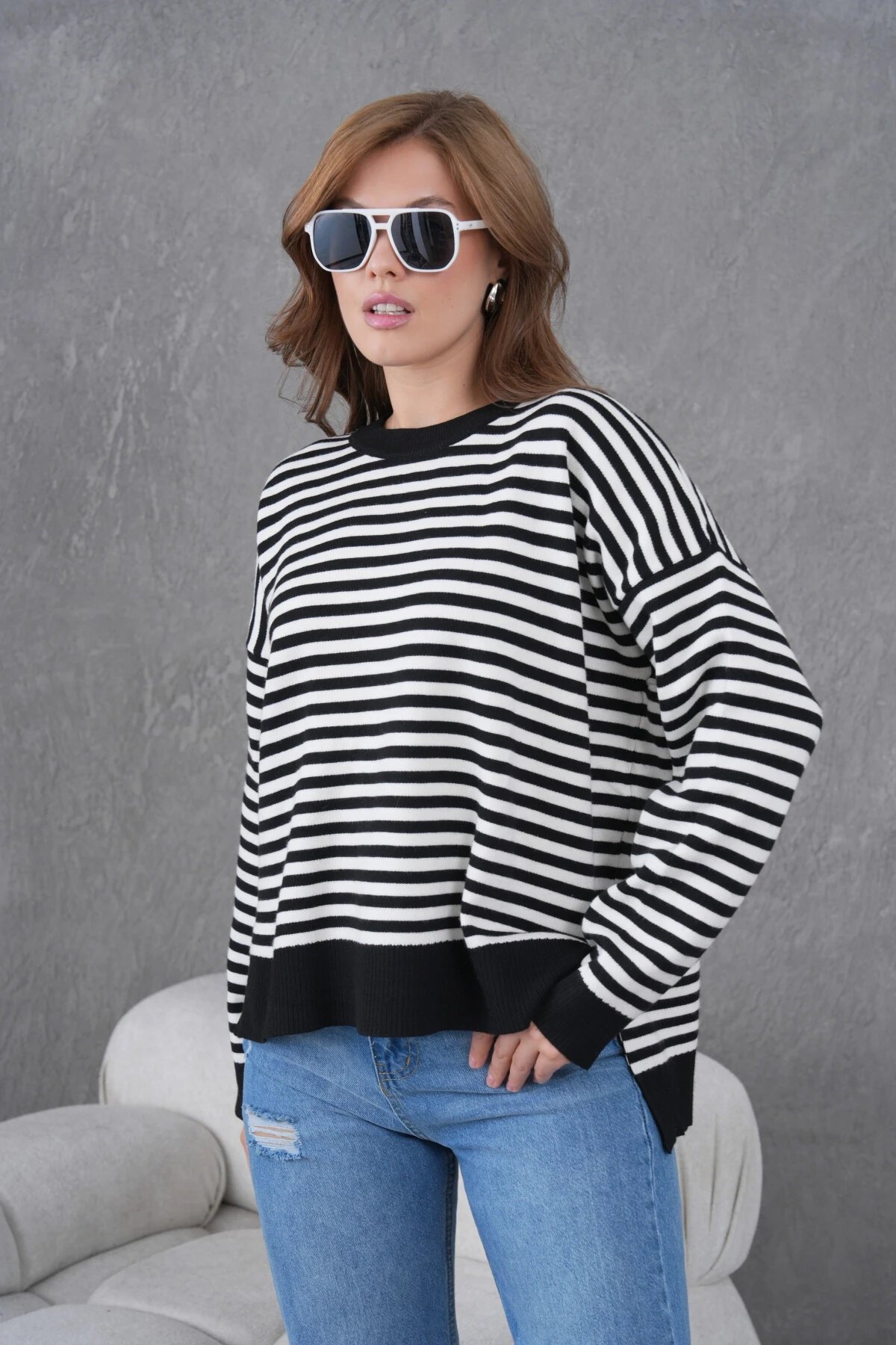 Kadın Bisiklet Yaka Nakış Detay Yırtmaçlı Oversize Çizgili Triko Kazak