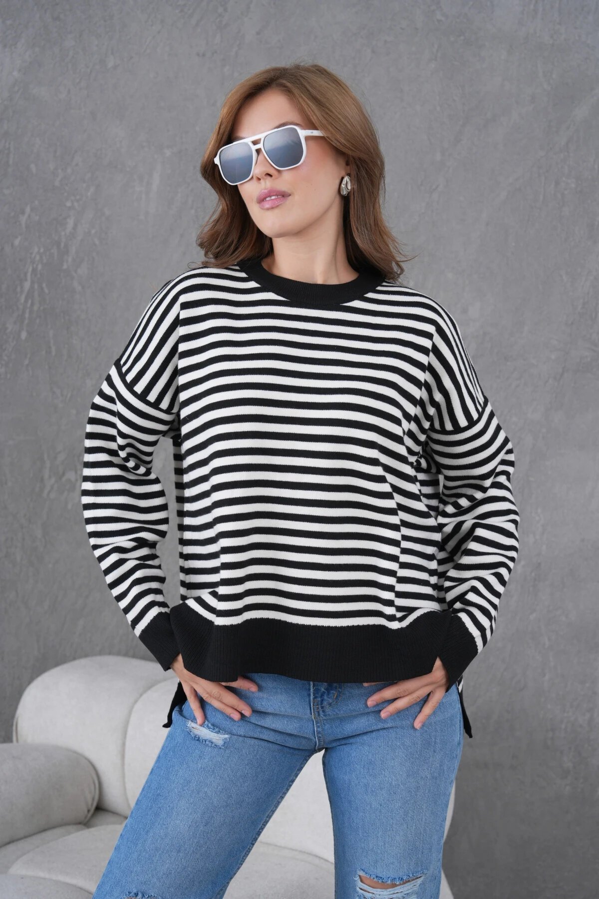 Kadın Bisiklet Yaka Nakış Detay Yırtmaçlı Oversize Çizgili Triko Kazak