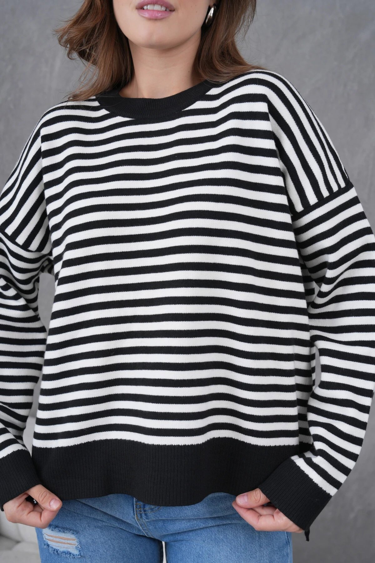 Kadın Bisiklet Yaka Nakış Detay Yırtmaçlı Oversize Çizgili Triko Kazak