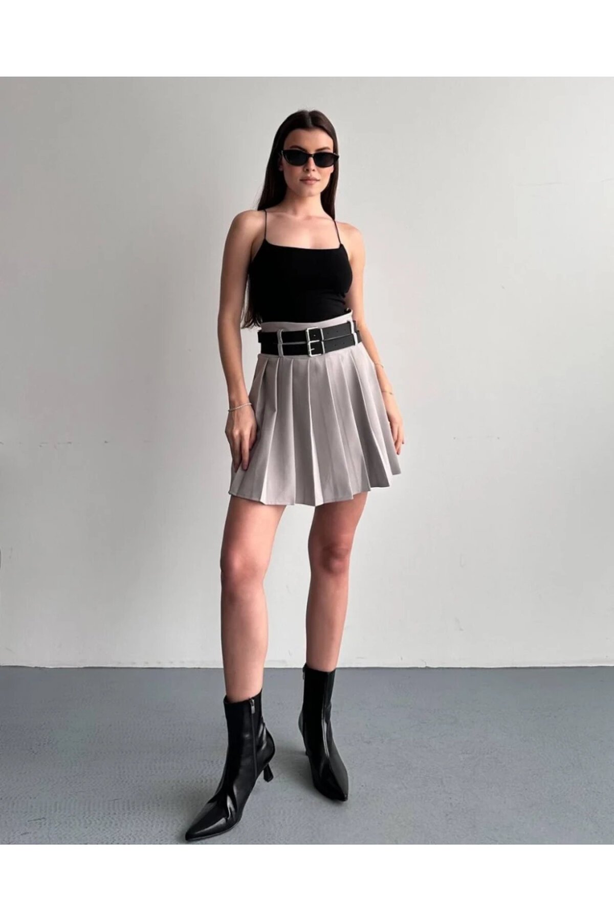 Kadın Çift Kemerli Şortlu Pileli Etek Krem