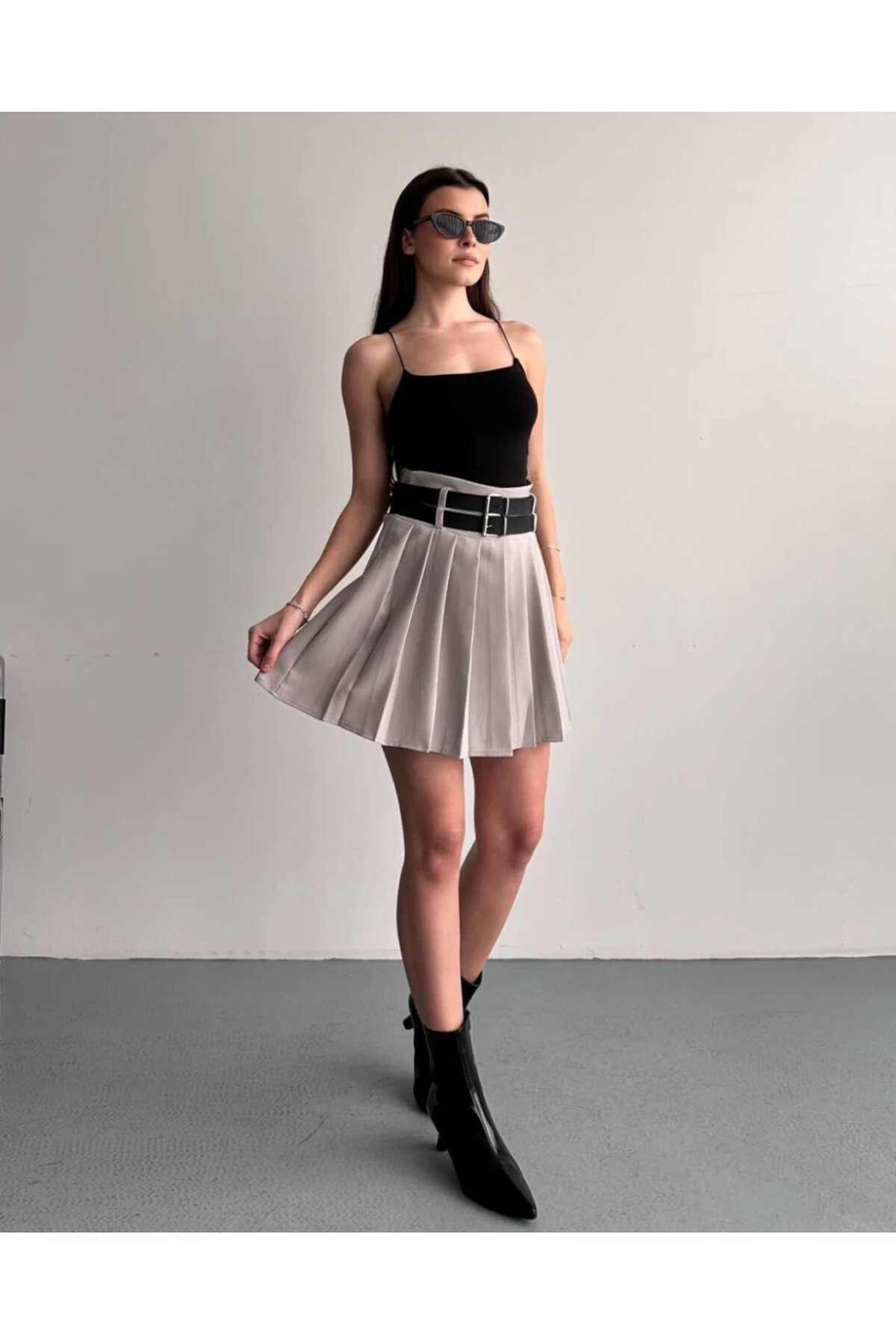 Kadın Çift Kemerli Şortlu Pileli Etek Krem