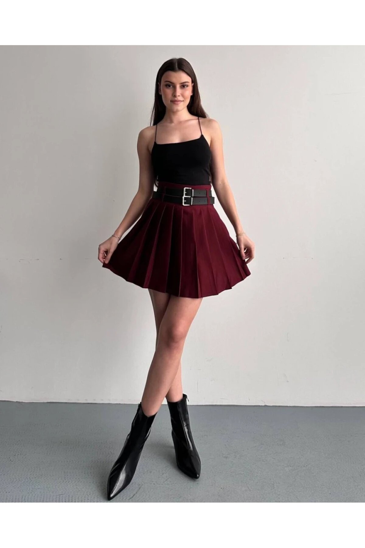 Kadın Çift Kemerli Şortlu Pileli Etek Bordo