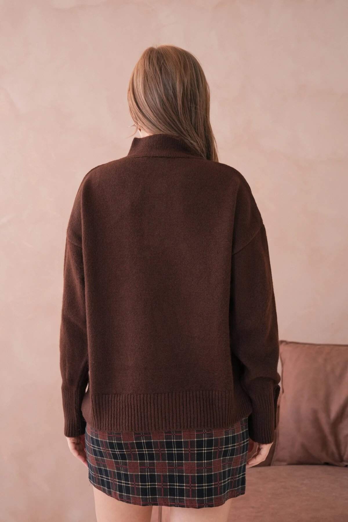 Kadın Dik Yaka Kolları Düğme Detaylı Yumuşak Dokulu Şardonlu Triko Kazak