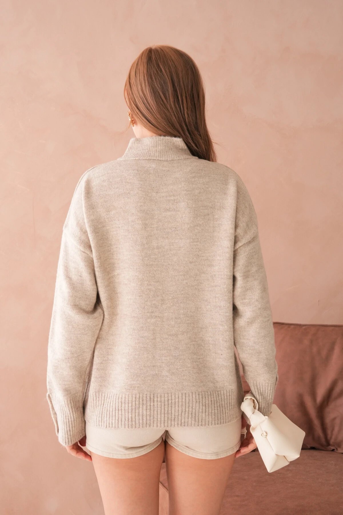 Kadın Dik Yaka Kolları Düğme Detaylı Yumuşak Dokulu Şardonlu Triko Kazak