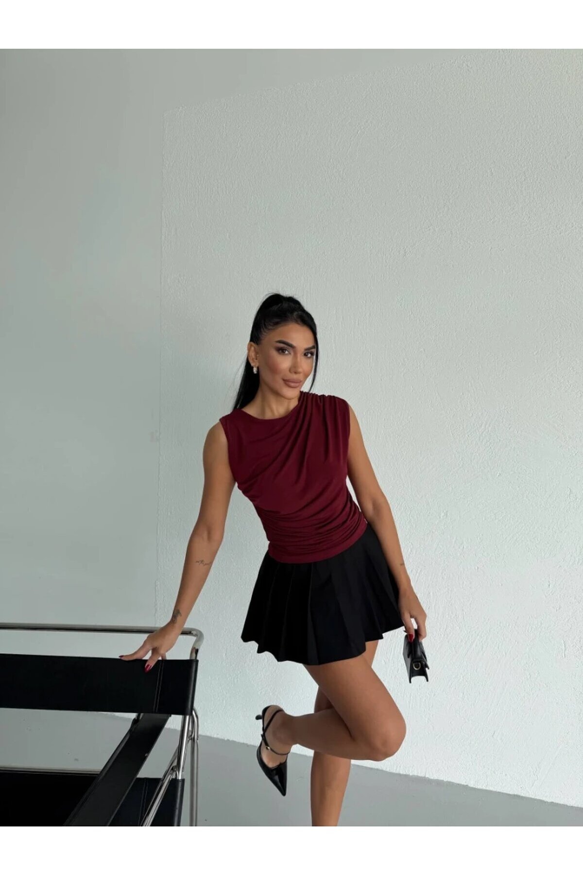 Kadın Kolsuz Dökümlü Sandy Kumaş Bluz Bordo