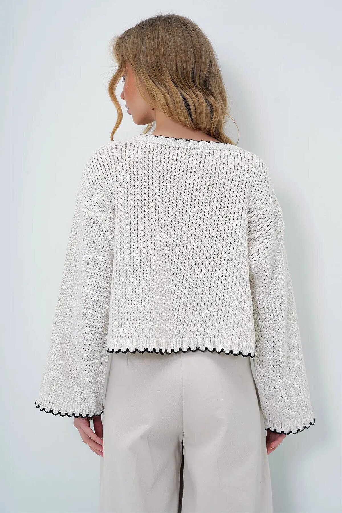 Kadın Kontrast Kenarlı Süslemeli Triko Kazak