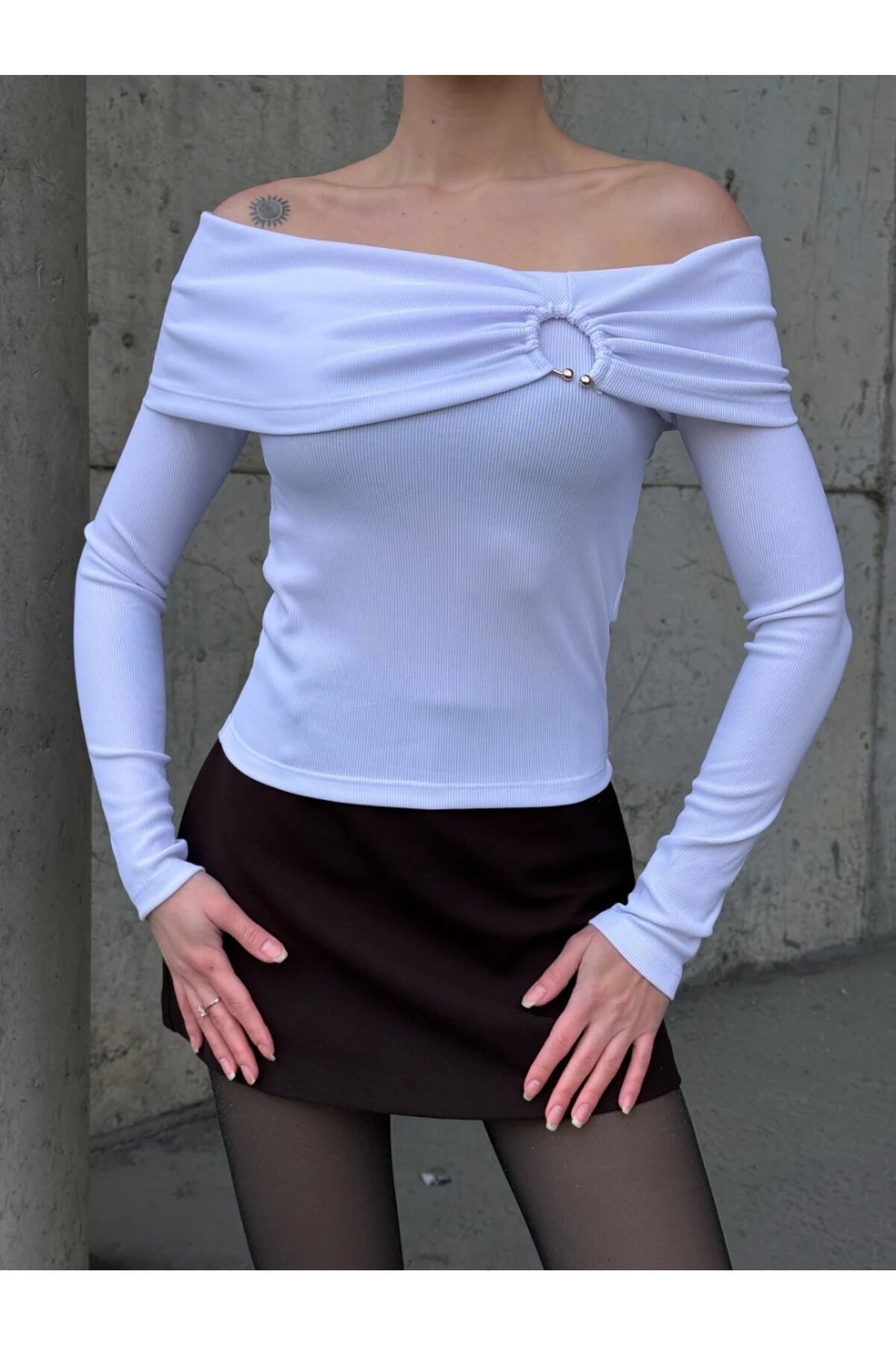 Kadın Madonna Yaka Halka Detay Beyaz Bluz