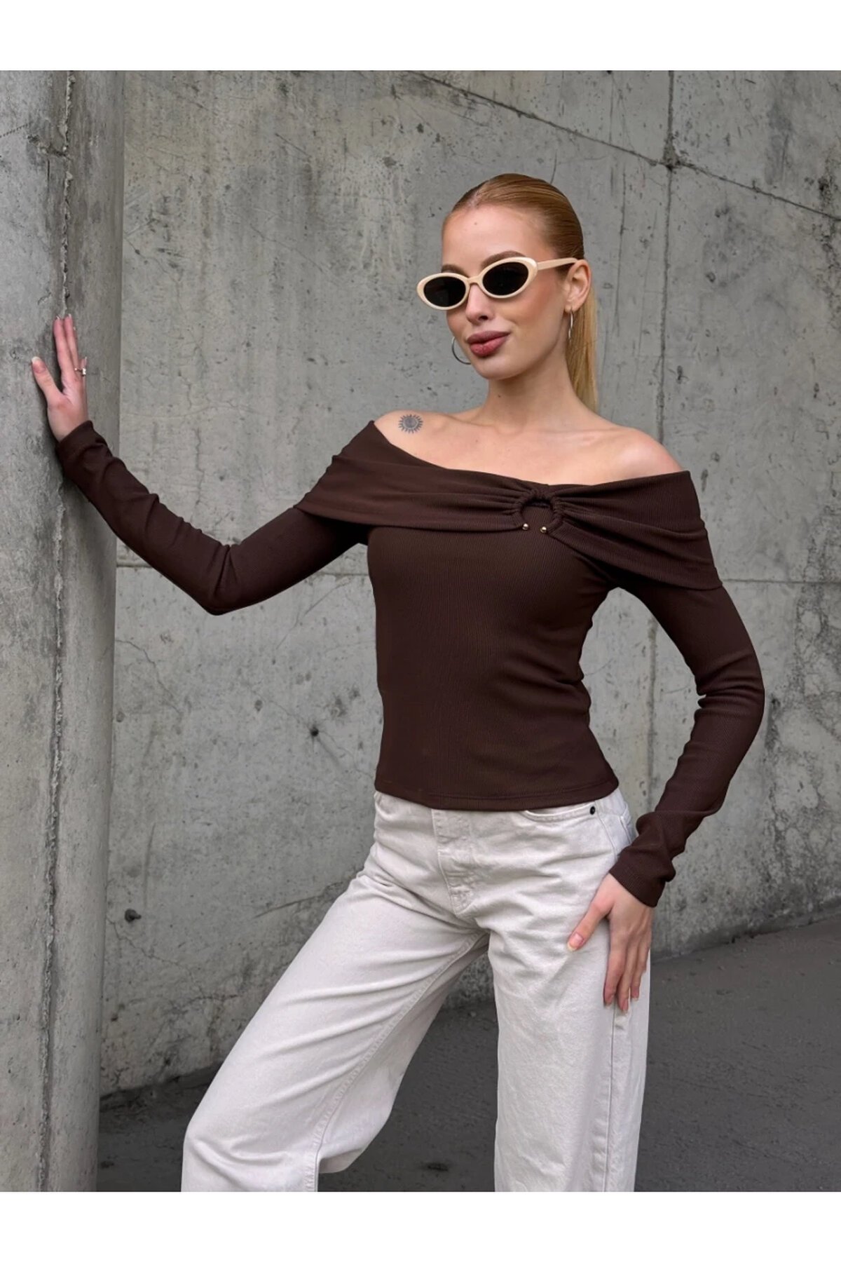 Kadın Madonna Yaka Halka Detay Bluz