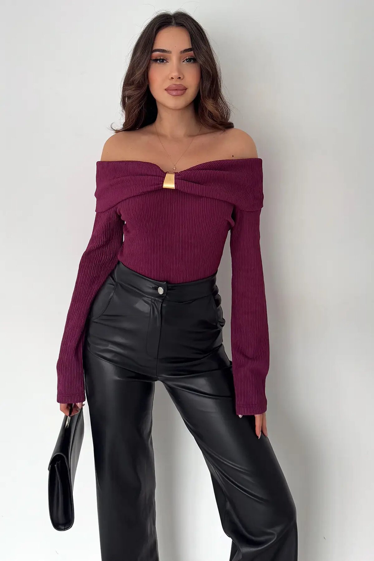 Kadın Omuz Açık Toka Detaylı Bluz