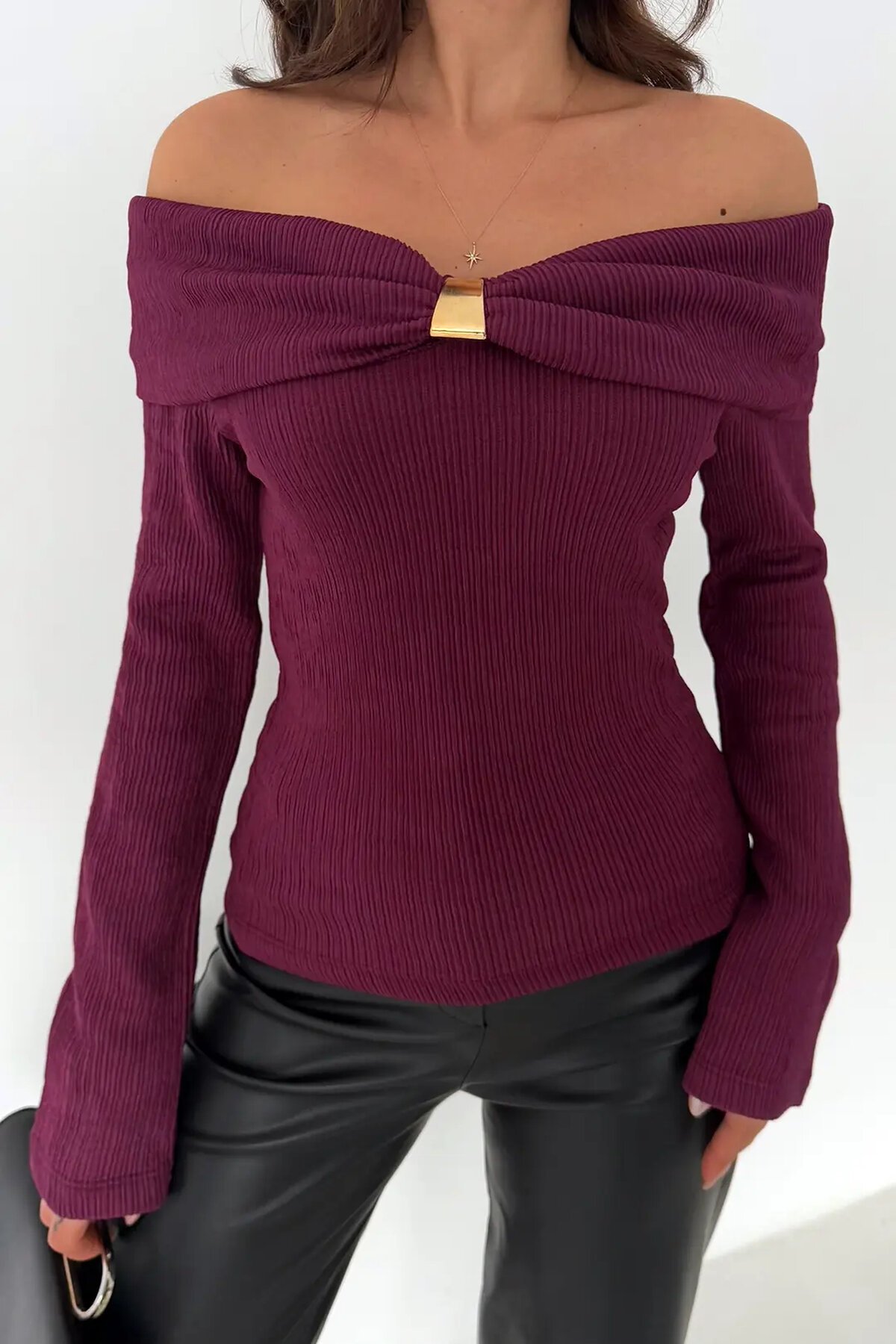 Kadın Omuz Açık Toka Detaylı Bluz