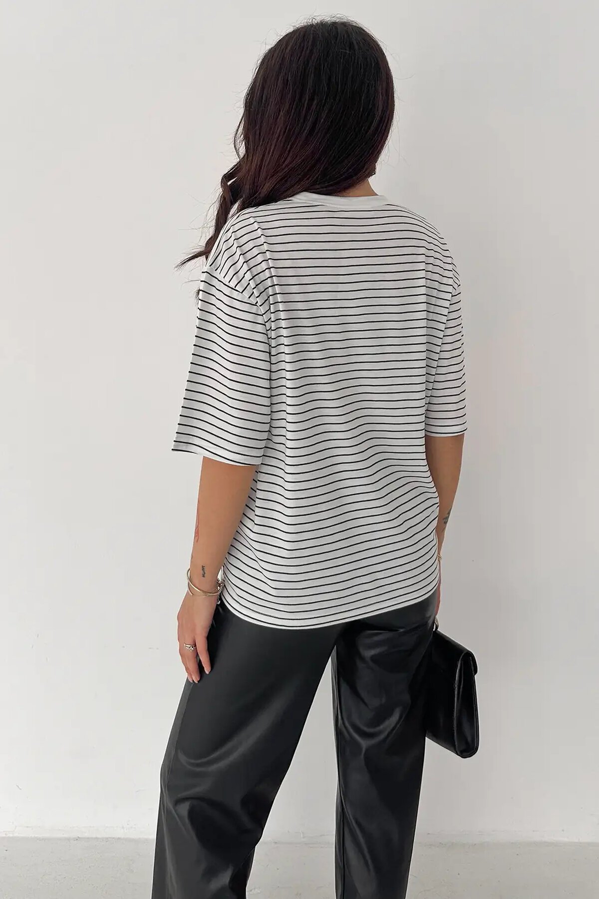 Kadın Oversize Çizgili Tişört Beyaz