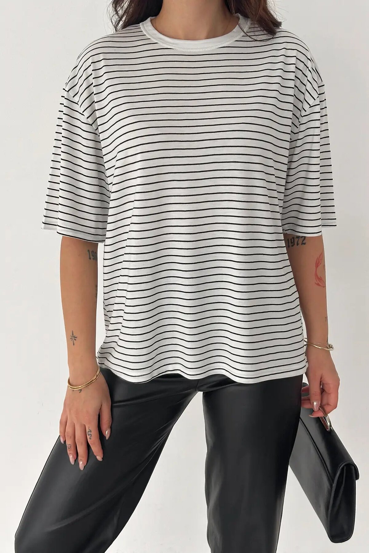Kadın Oversize Çizgili Tişört Beyaz