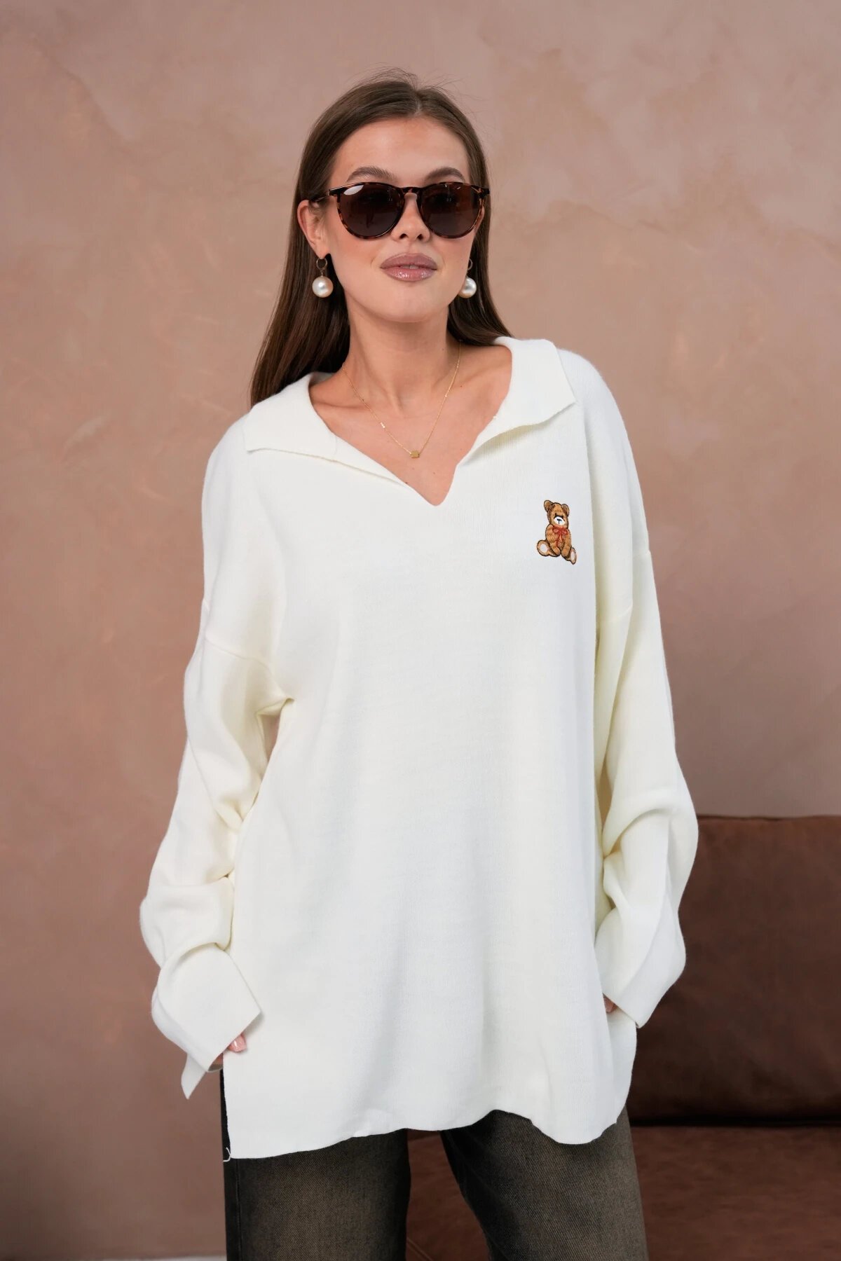 Kadın Polo Yaka Nakış Detay Yanları Yırtmaçlı Salaş Triko Kazak