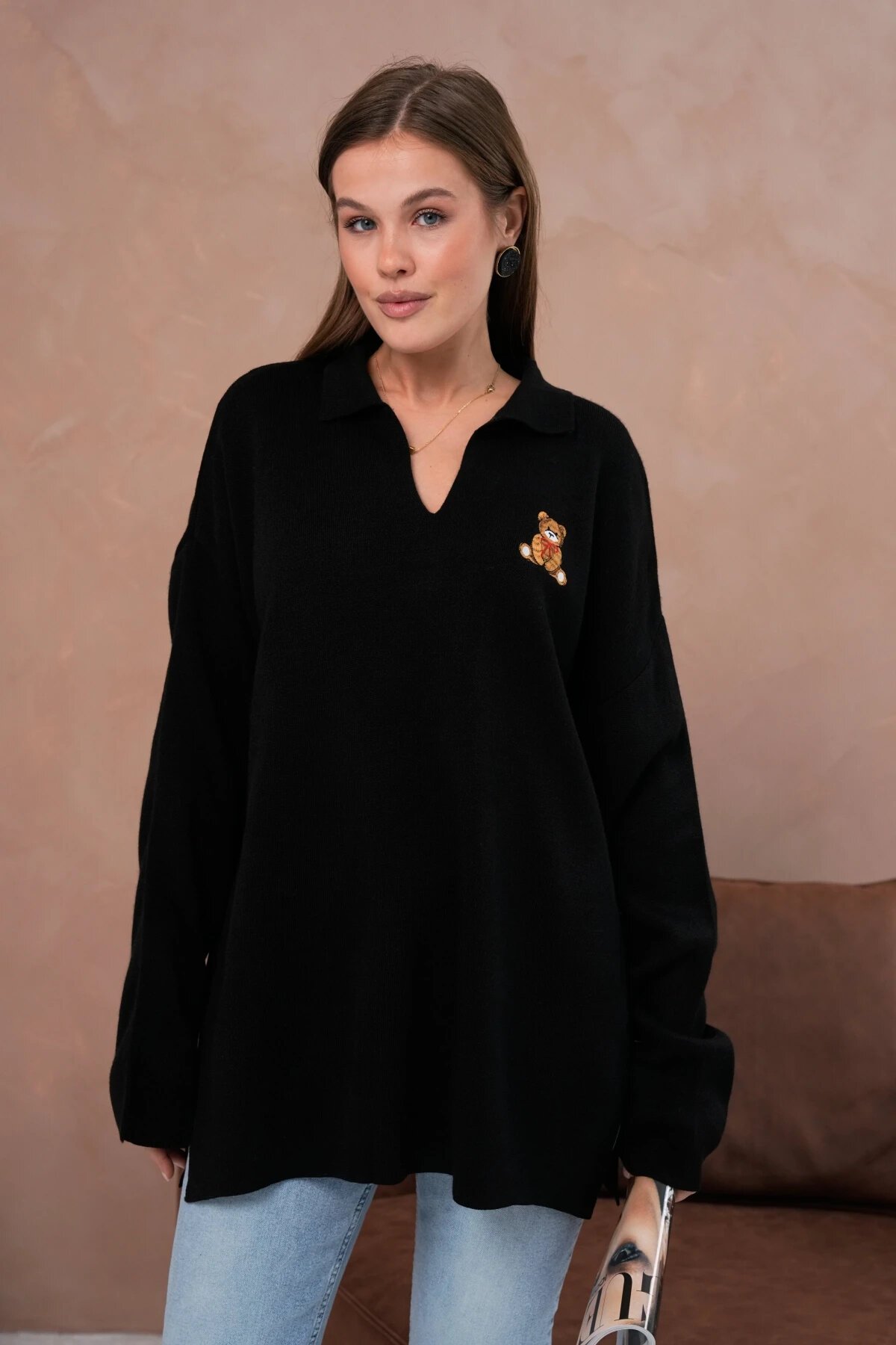 Kadın Polo Yaka Nakış Detay Yanları Yırtmaçlı Salaş Triko Kazak