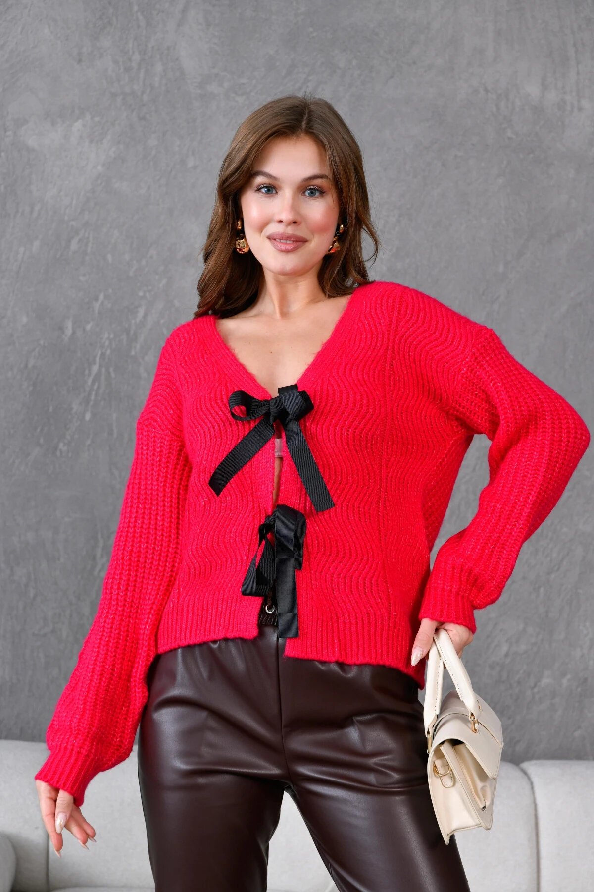 Kadın V Yaka Örgü Detay Fiyonklu Triko Ceket