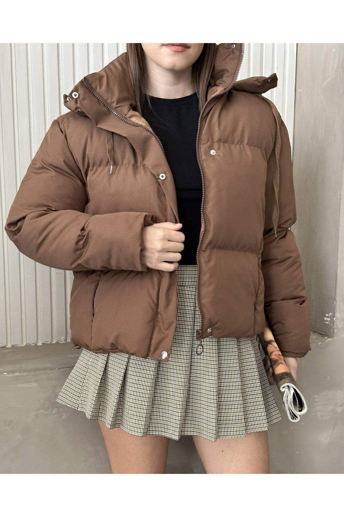 Kapşonlu Yaka Bağcıklı Micro Şişme Mont