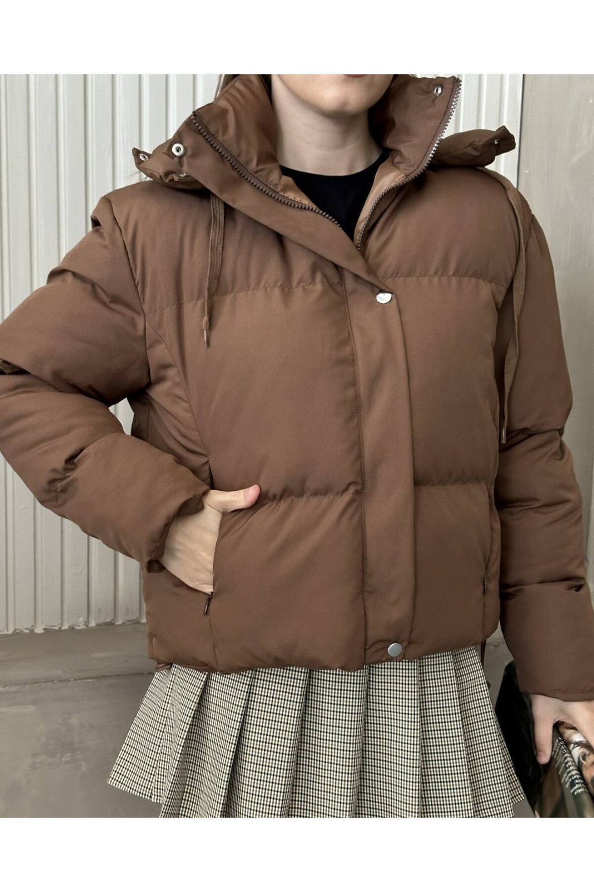 Kapşonlu Yaka Bağcıklı Micro Şişme Mont