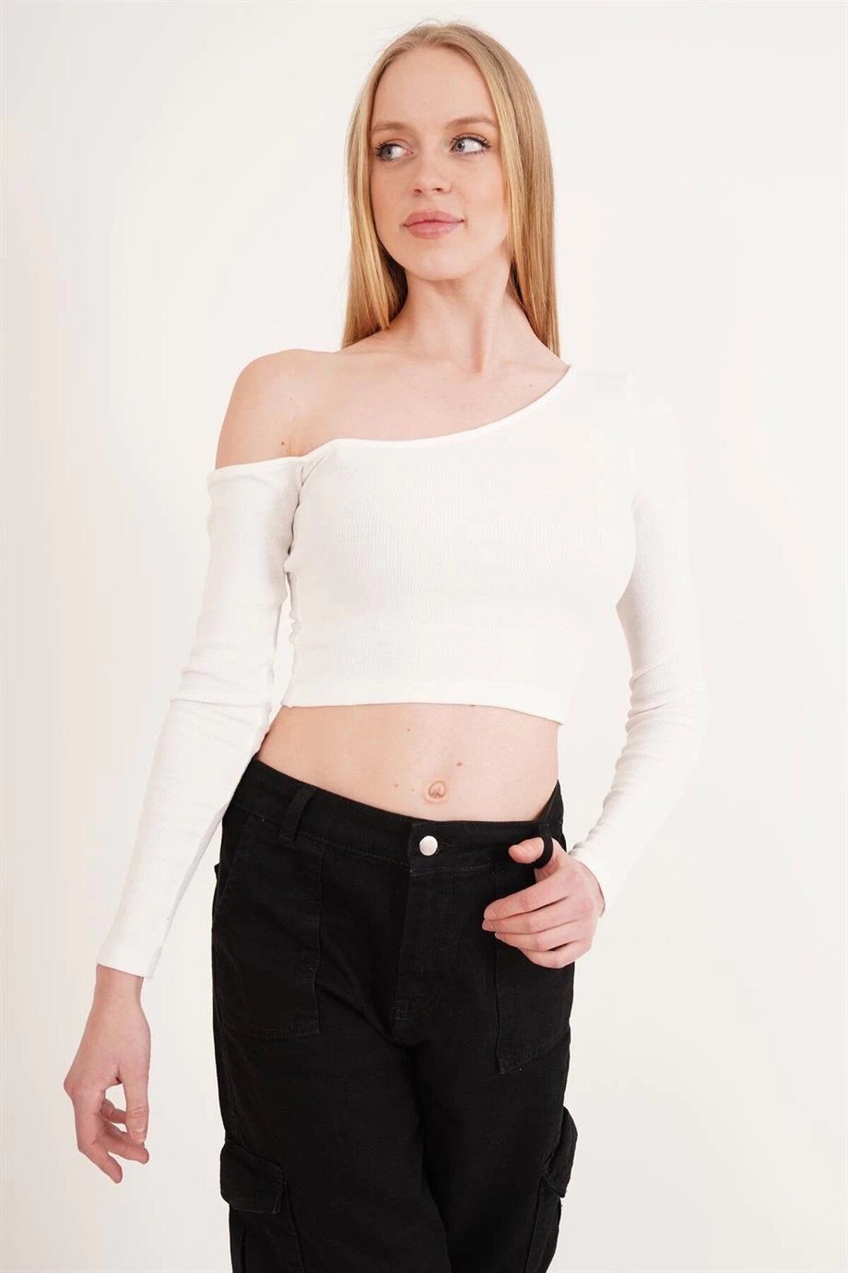 Kaşkorse Tek Omuz Dekolteli Uzun Kol Bluz BEYAZ