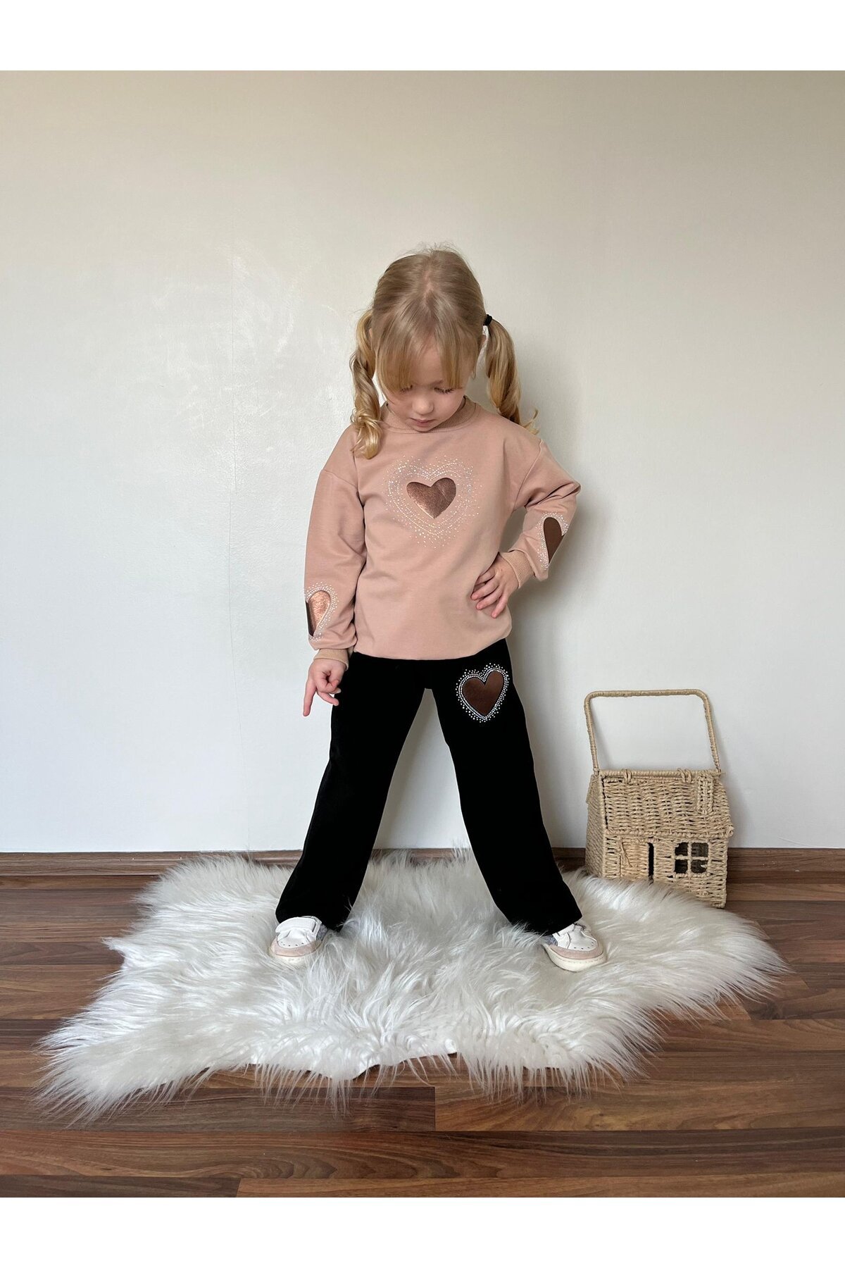 Kız Çocuk Kalp Detay Alt Üst Eşofman Takımı