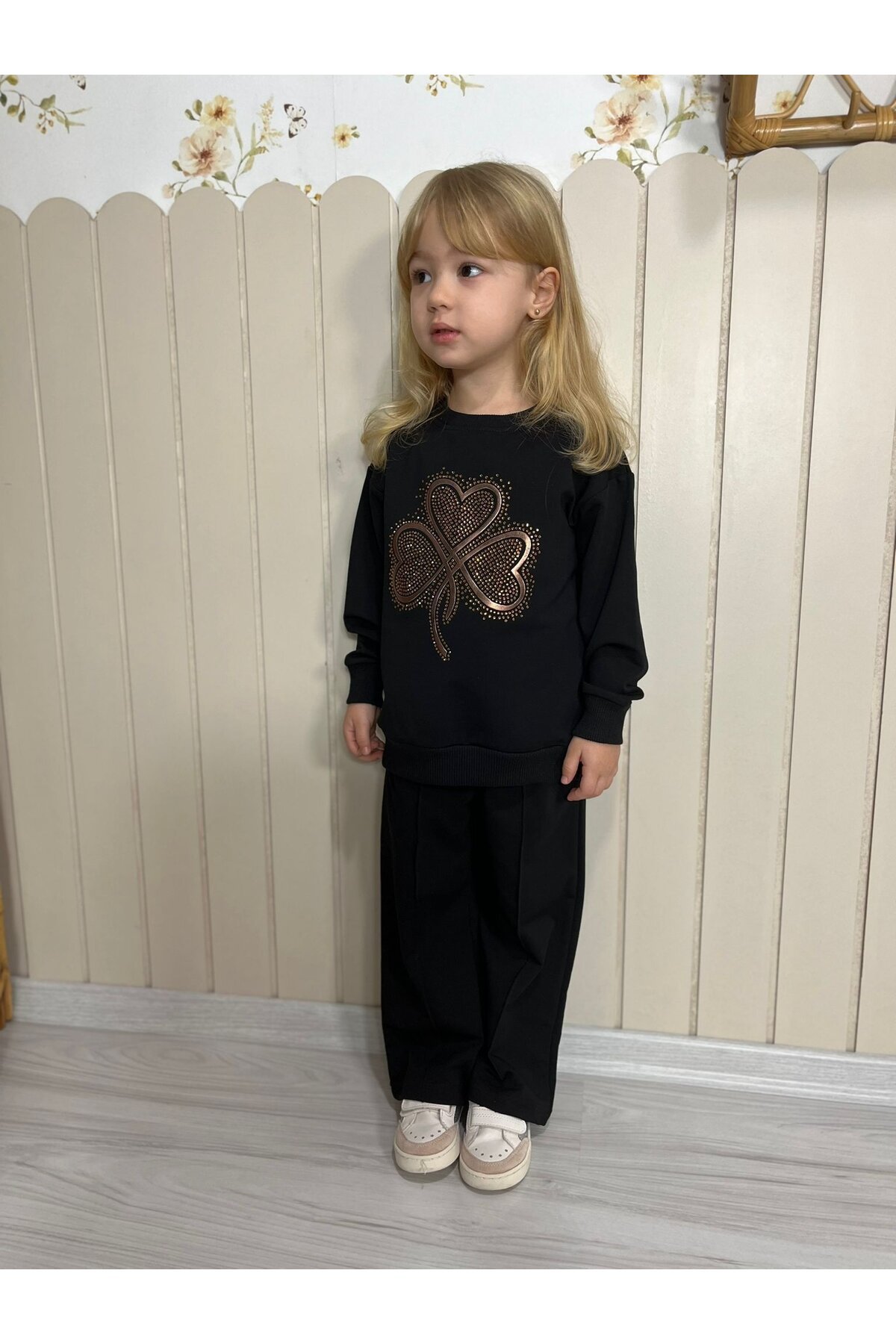 Kız Çocuk Kalpli Yonca Desenli Takım Siyah