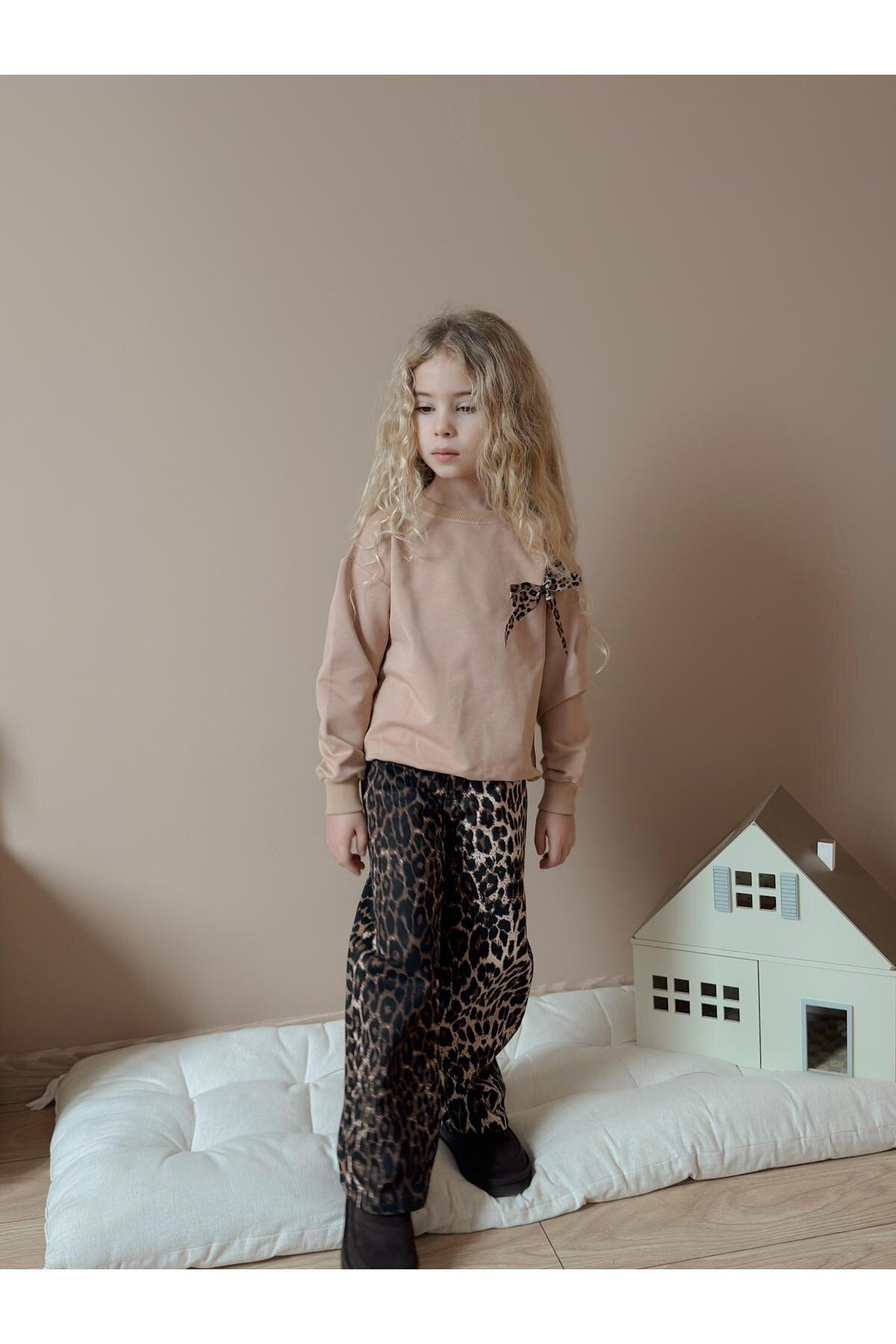 Kız Çocuk Leopar Desenli Beli Lastikli Pantolon ve Üst Sweat Takım