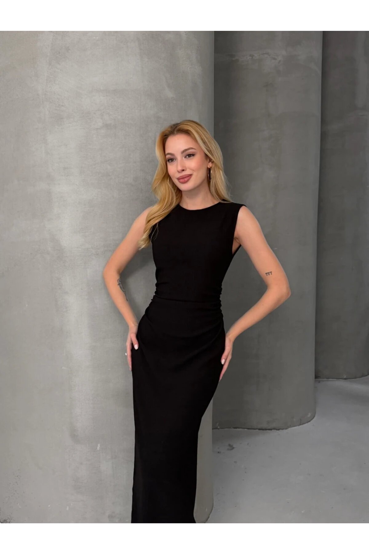 Kolsuz Bisiklet Yaka Yırtmaçlı Uzun Elbise Siyah