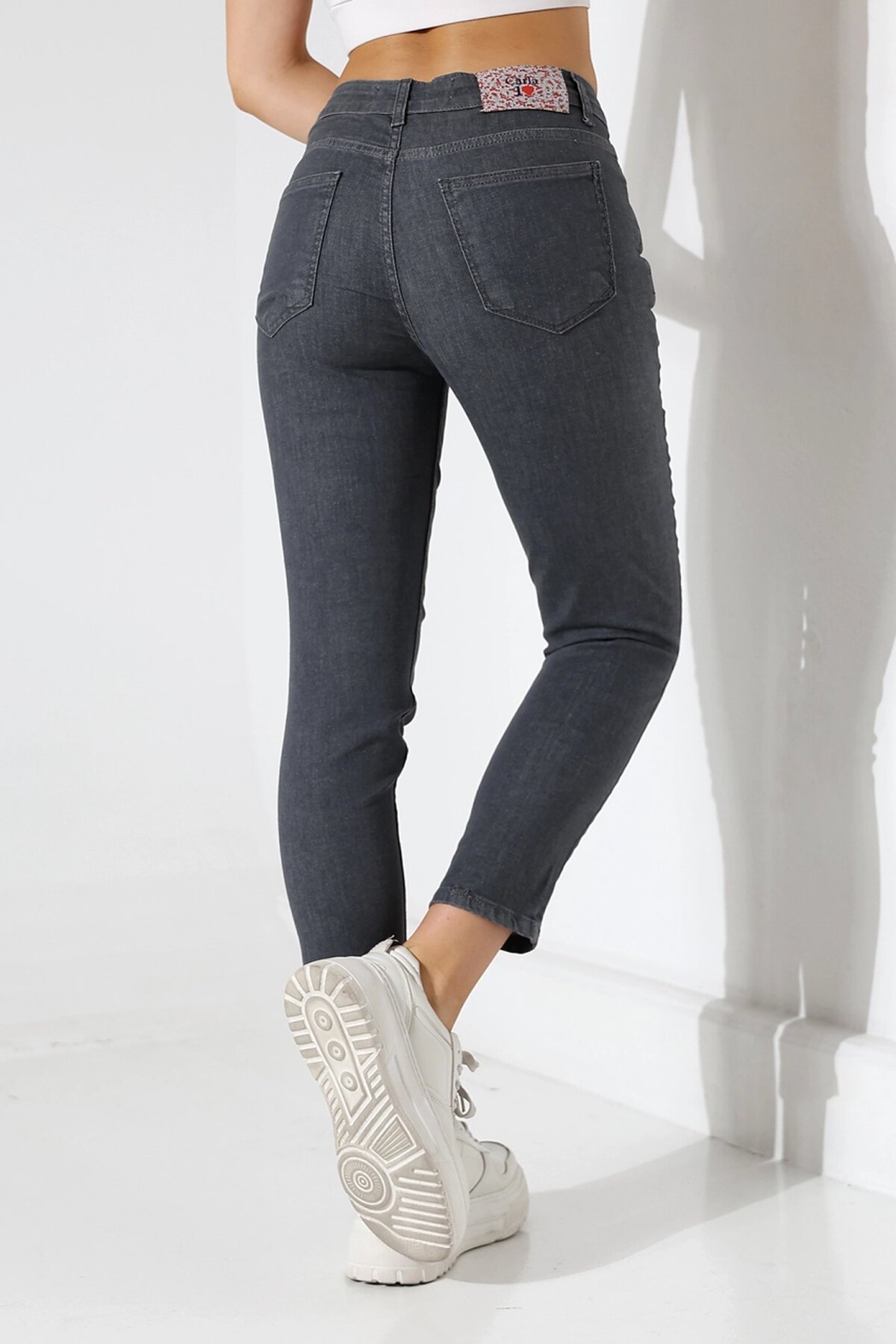 Koyu Gri Yüksek Bel Dar Kesim Jean