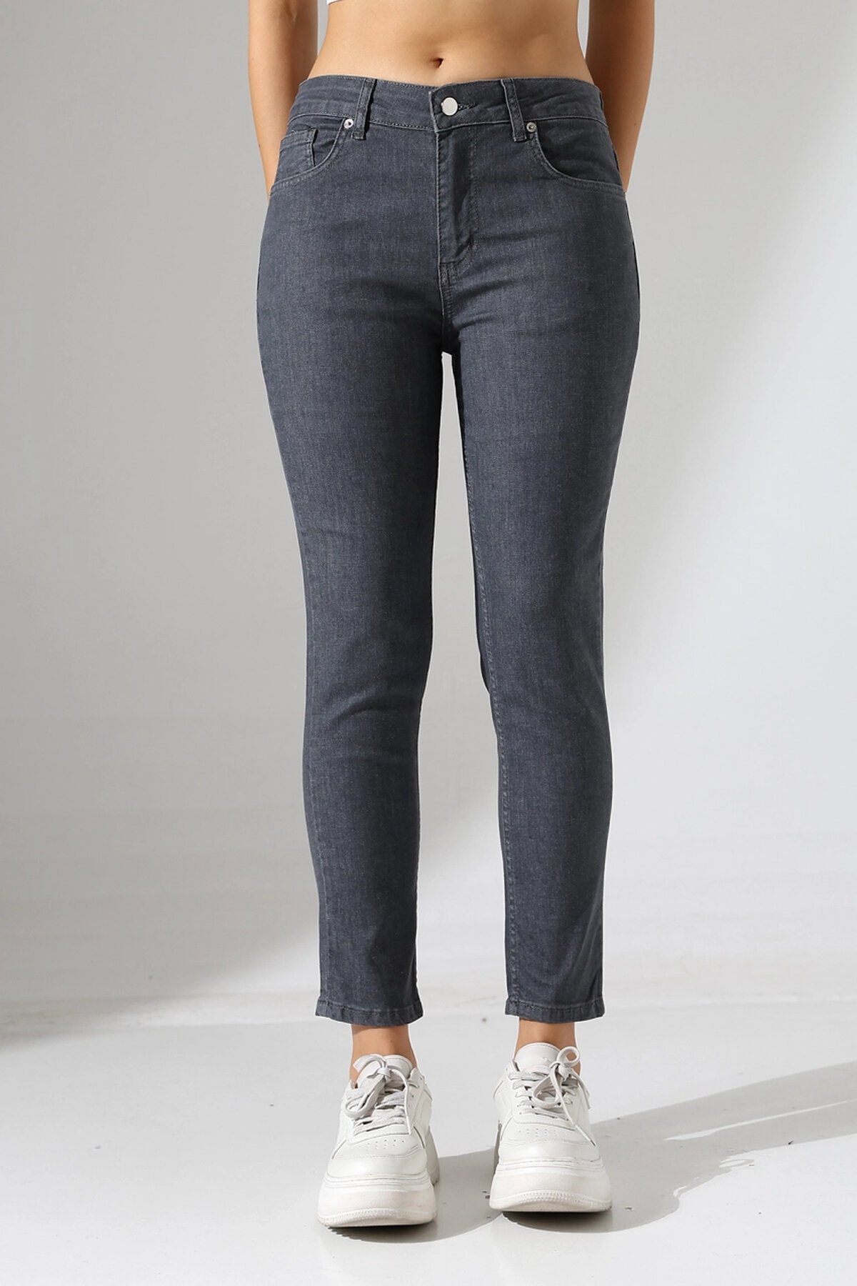 Koyu Gri Yüksek Bel Dar Kesim Jean