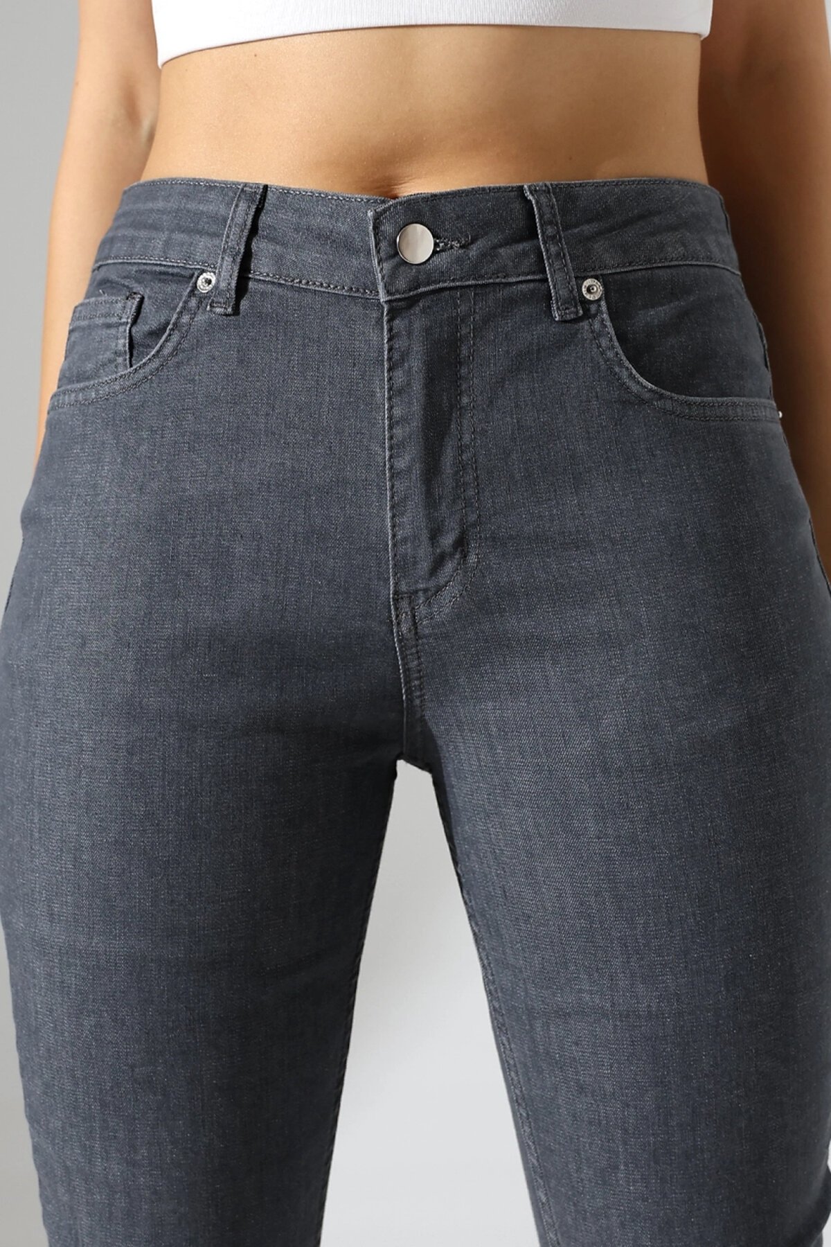 Koyu Gri Yüksek Bel Dar Kesim Jean