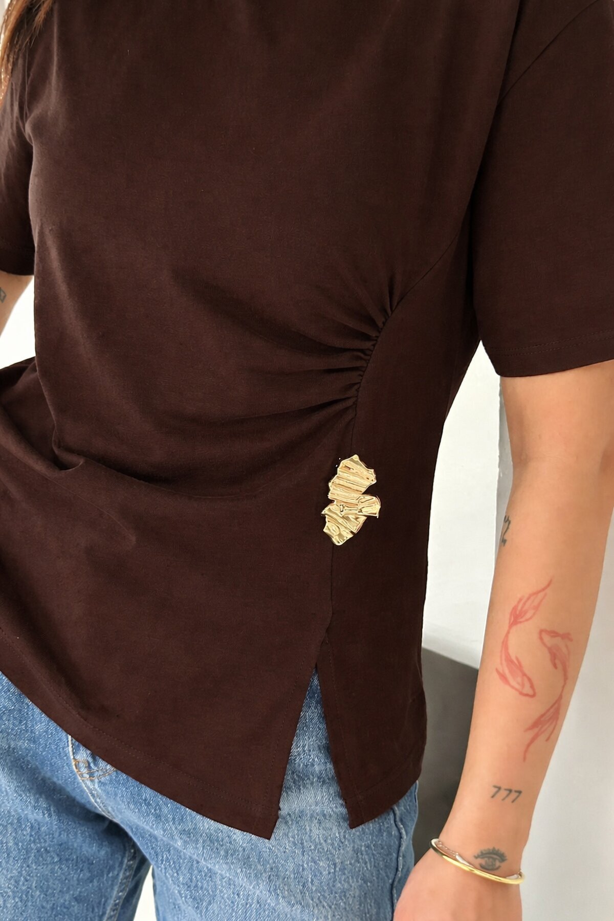 Ön Büzgü Bağcıklı T-Shirt