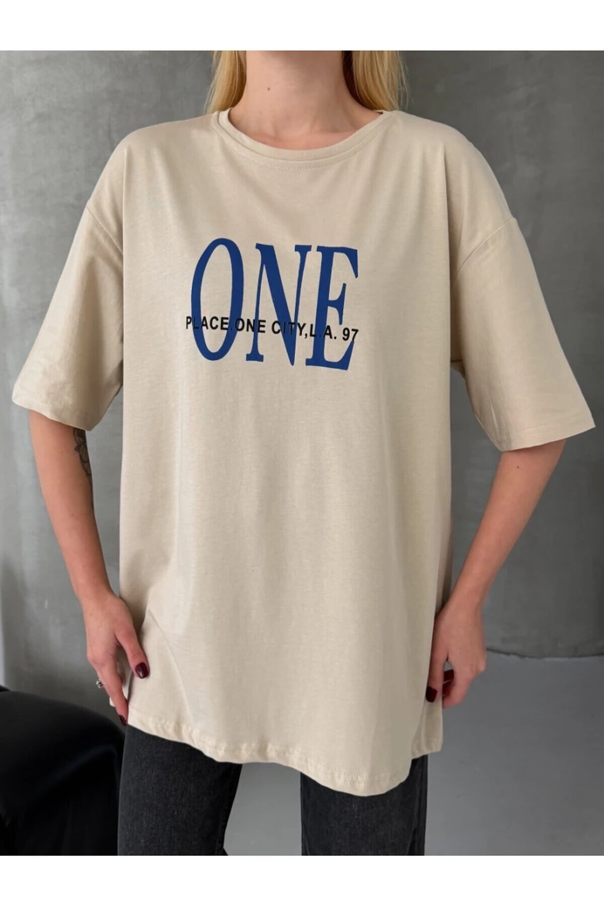 ONE Yazı Baskılı Oversize Kadın Tişört Bej