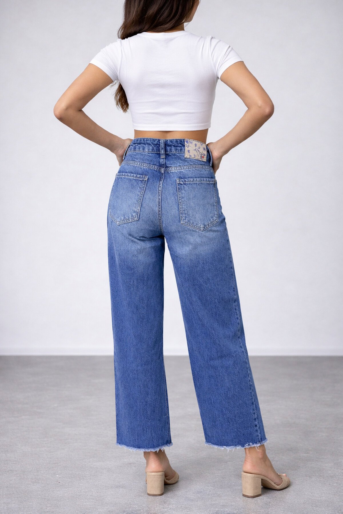 Paçaları Püsküllü Jean