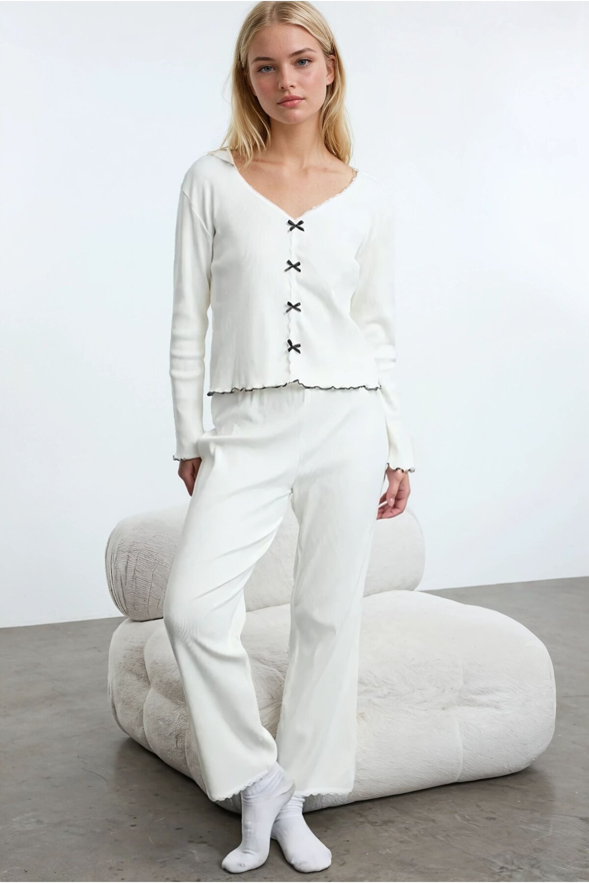 Pamuklu Dantel ve Fiyonk Detaylı Fitilli Örme Pijama Takımı