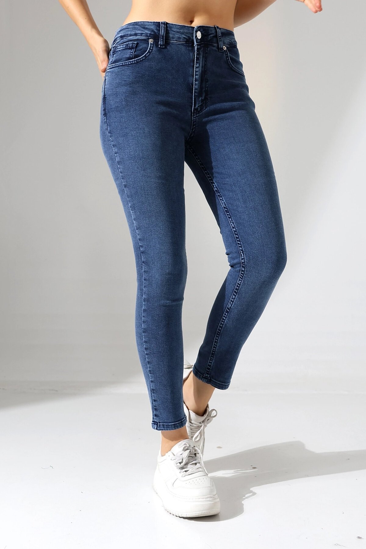 Toparlayıcı Yüksek Bel Dar Paça Jean