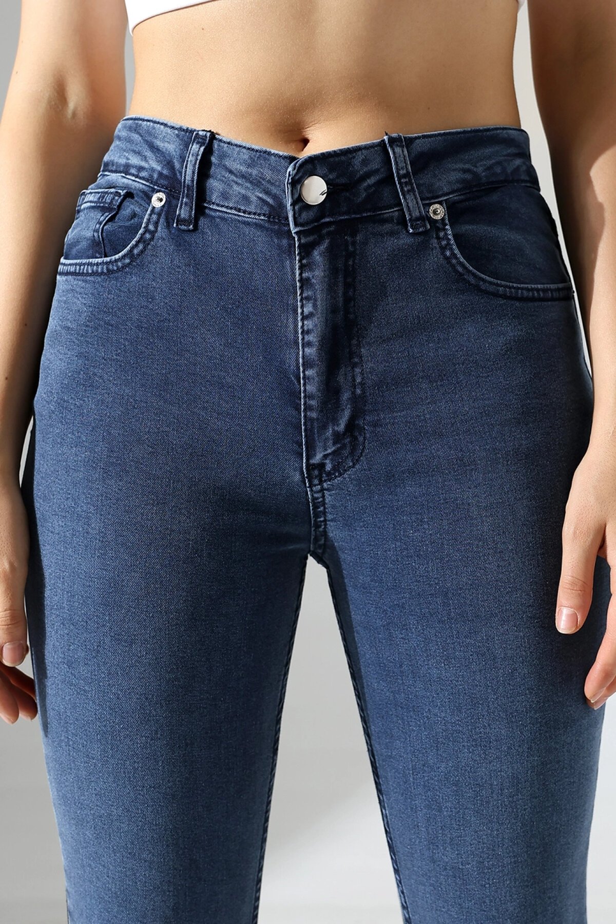 Toparlayıcı Yüksek Bel Dar Paça Jean